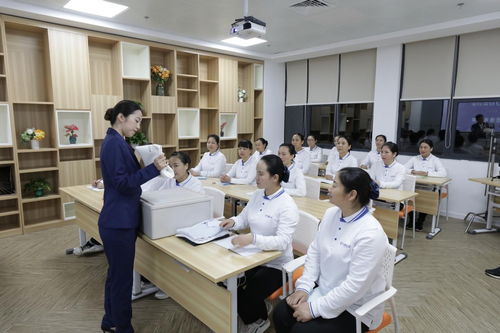 轻喜到家 以全自营、非中介的专业模式，引领家政服务业健康发展